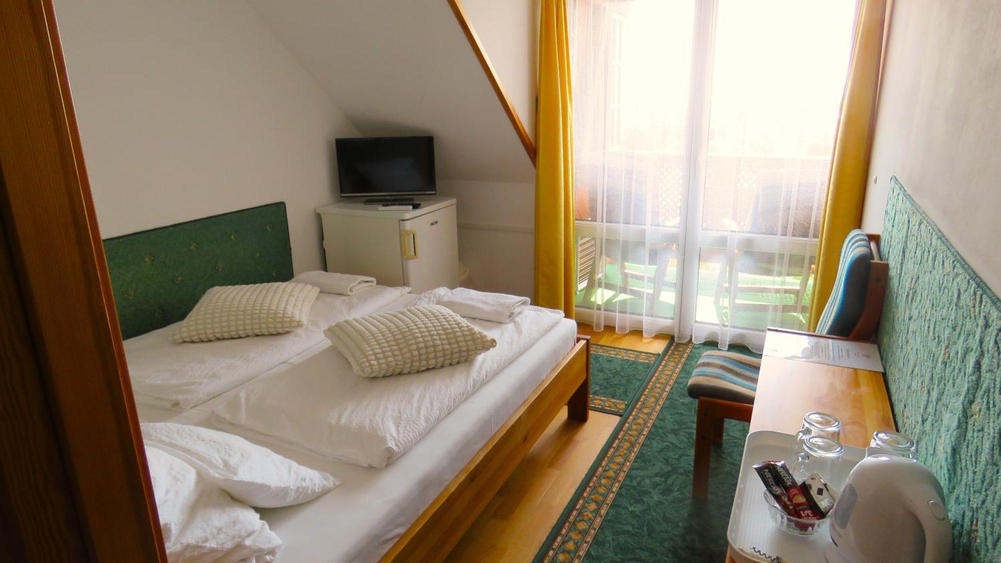 Prima Porta Vendeghaz Guest house