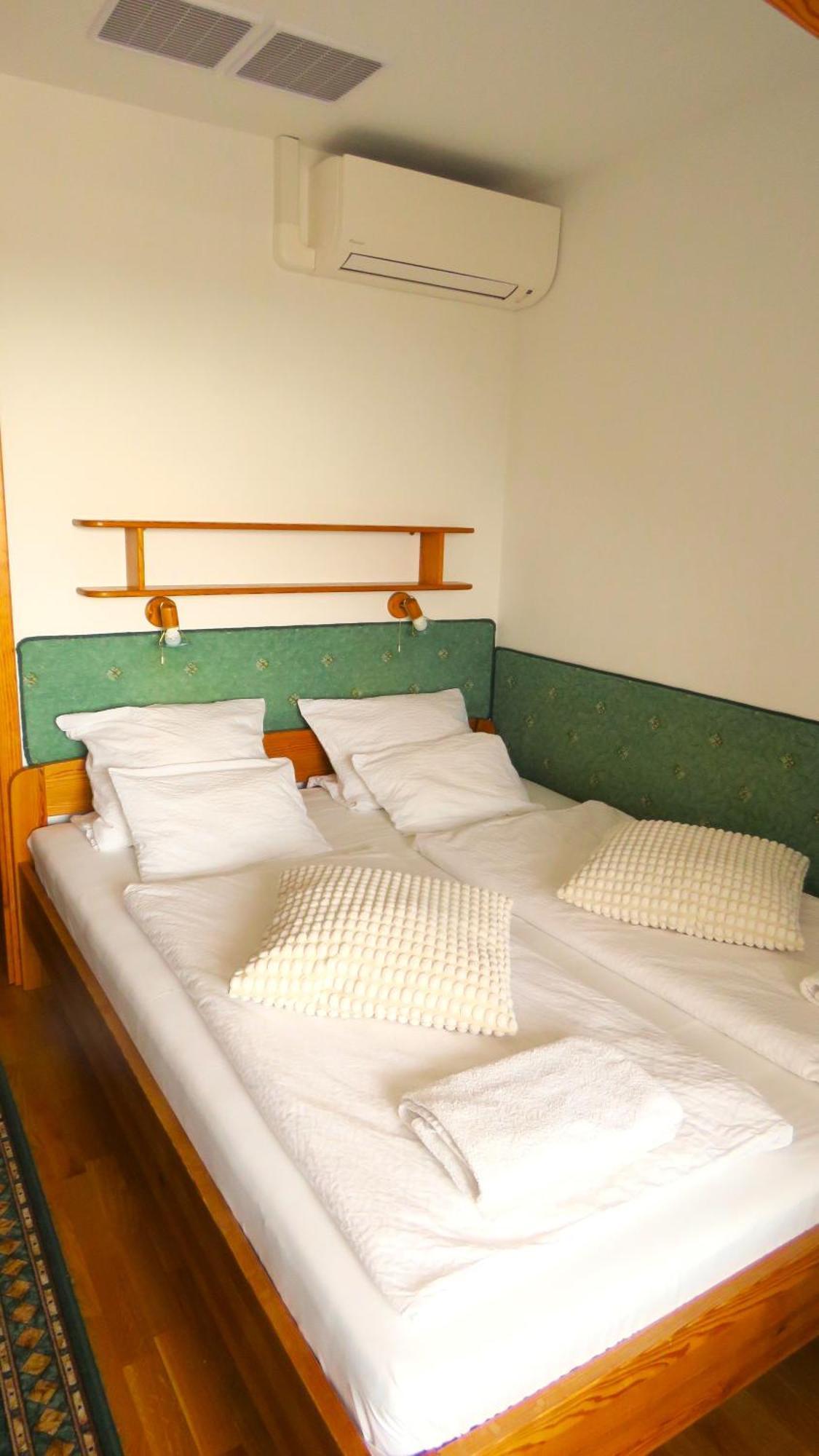 Prima Porta Vendeghaz Guest house Balatonalmadi
